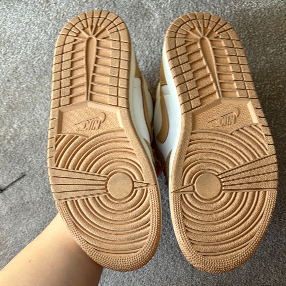 Jordan 1 Retro High OG "Praline" Women's Shoe